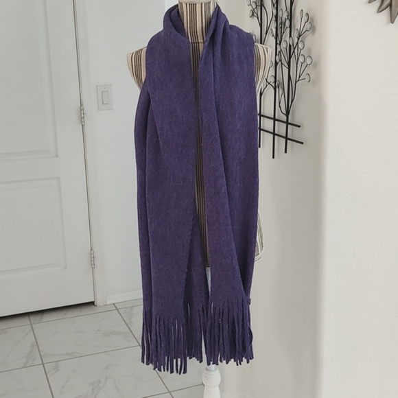 New Dillard's Soft Grape Purple Fringed Scarf / Wrap Winter Fall - Picture 8 of 10